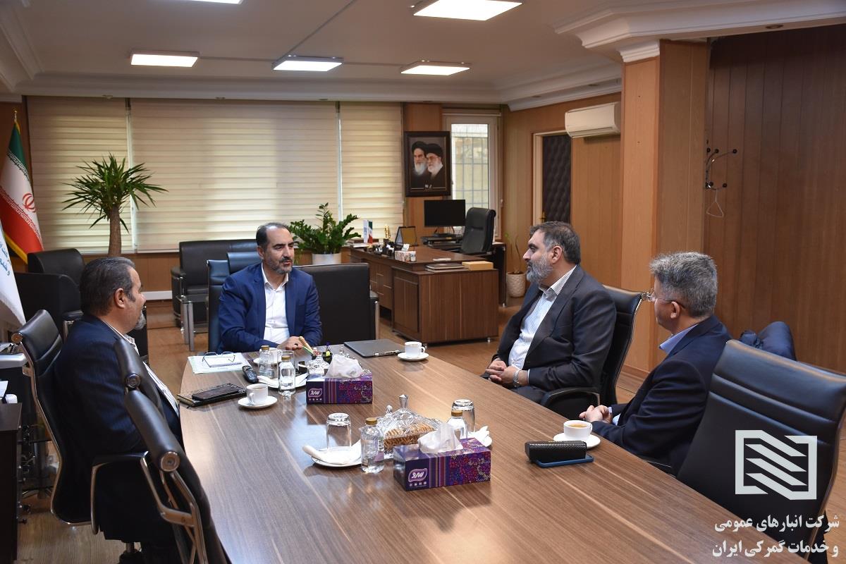 دکتر سلیمی، مدیرعامل و نایب رئیس هیات مدیره شرکت انبارهای عمومی و خدمات گمرکی ایران:  از حضور سرمایه...